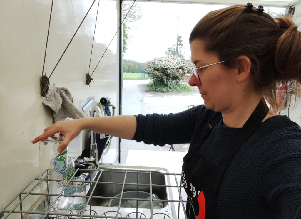 La Laveuse Trotteuse : lavage à domicile des bouteilles et bocaux en verre consignés